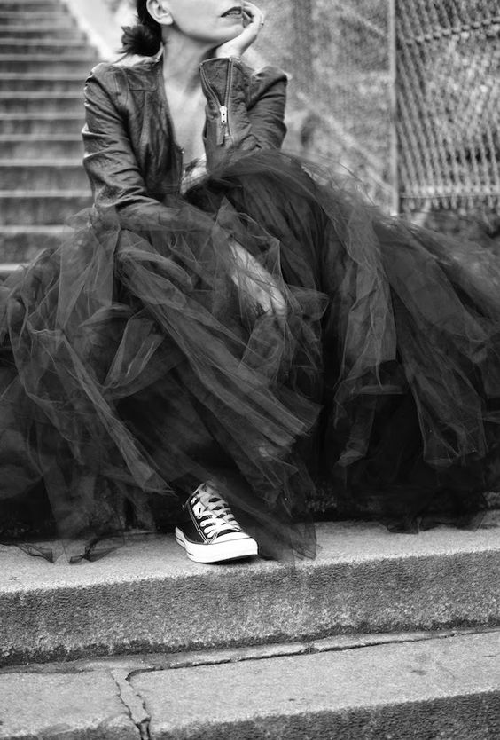 Μακριά γυναικεία τούλινη φούστα σε μάυρο χρώμα