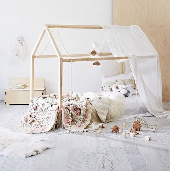 Χειροποίητο παιδικό κρεβάτι - σπιτάκι Montessori στο χρώμα του ξύλου
